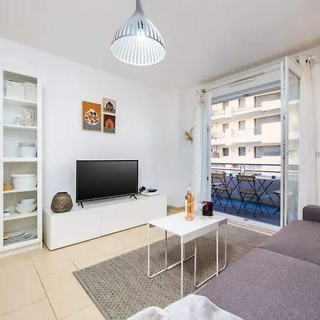 Imperial Plazza Μεντόν